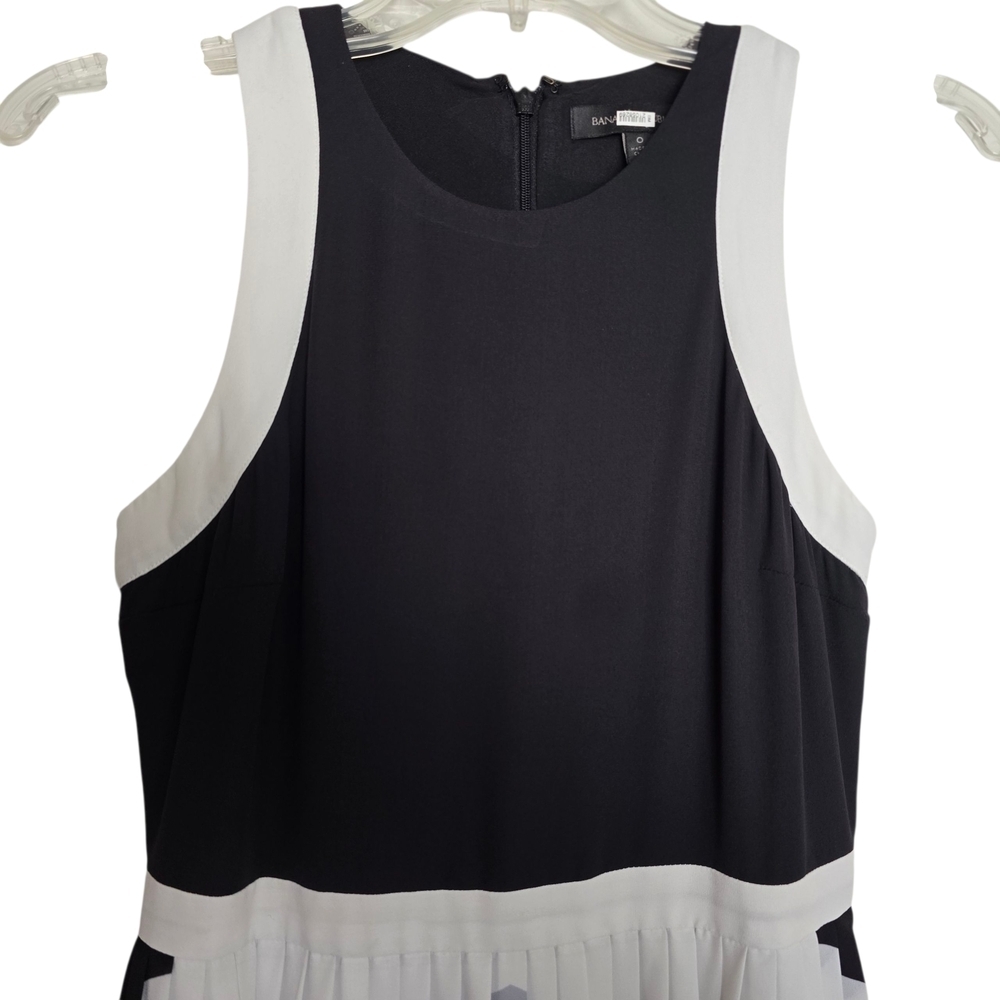 Banana Republic Chevron Pleated Black Gray and White Sleeveless Midi Dress - Picture 2 of 5